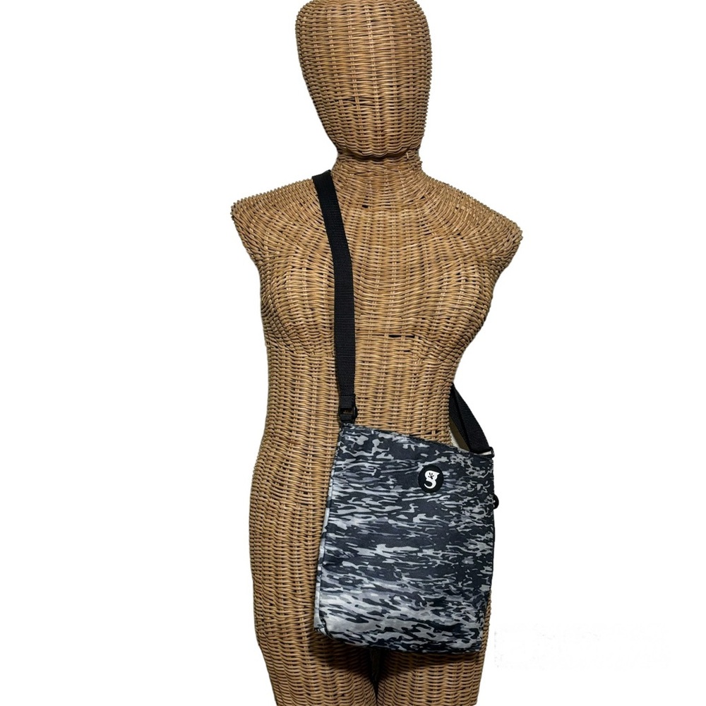 Geckobrands Crossbody Sling bag in blue Geckoflage. Adjustable nylon strap.
